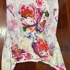 Cal Style Long Sleeves Shark Bite White Red Floral Women's Top Size M EUC